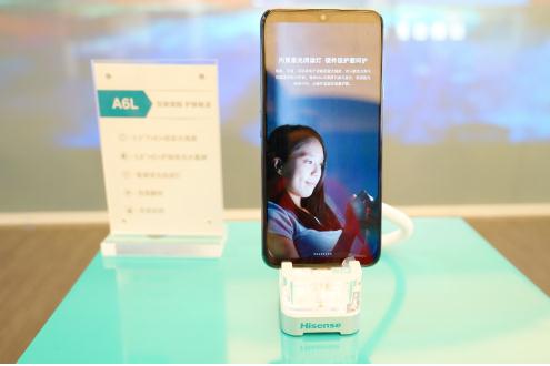 玩手机还不伤眼 海信阅读手机系列新机开创行业新品类