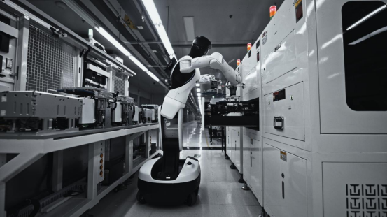 1776146361257088279.png 全球首个具身智能工业产线规模落地!智元精灵 G2 8 小时作业直播实证997.png