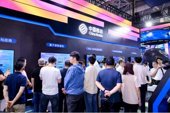 聚焦峰会现场！中国移动“通算智”三块拼图解锁数智新动力V1442.png