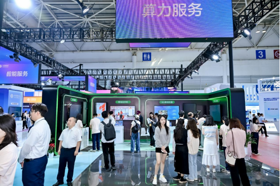 聚焦峰会现场！中国移动“通算智”三块拼图解锁数智新动力V11384.png