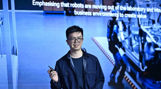 1782300467836055764.png 智元彭志辉:_三智一体_ 部署态,共筑具身智能生产力新格局148.png