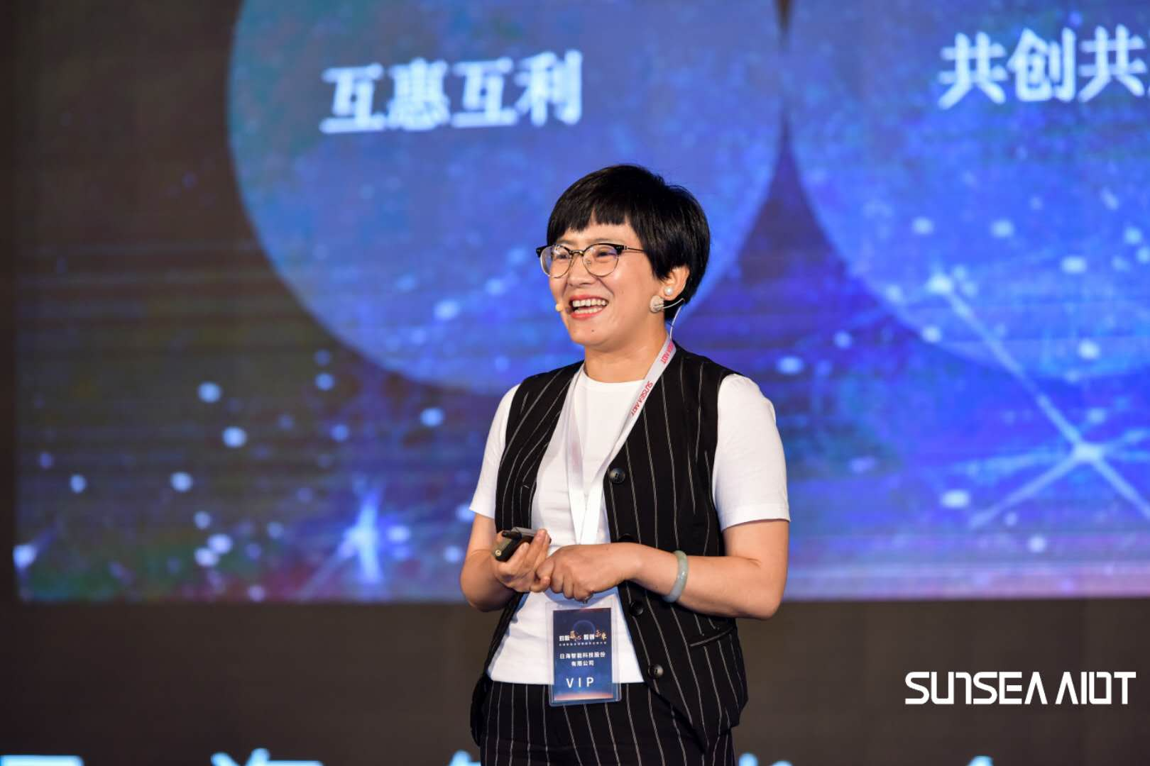 1531223402768034828.png blob.png