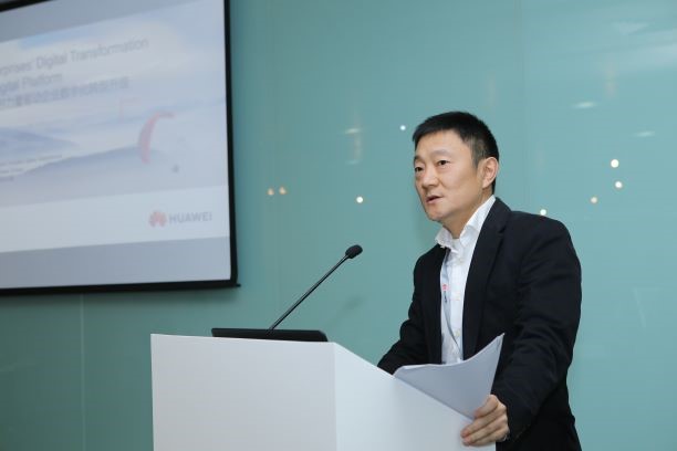 华为企业bg marketing与解决方案销售总裁鲁琦做《平台的力量》主题