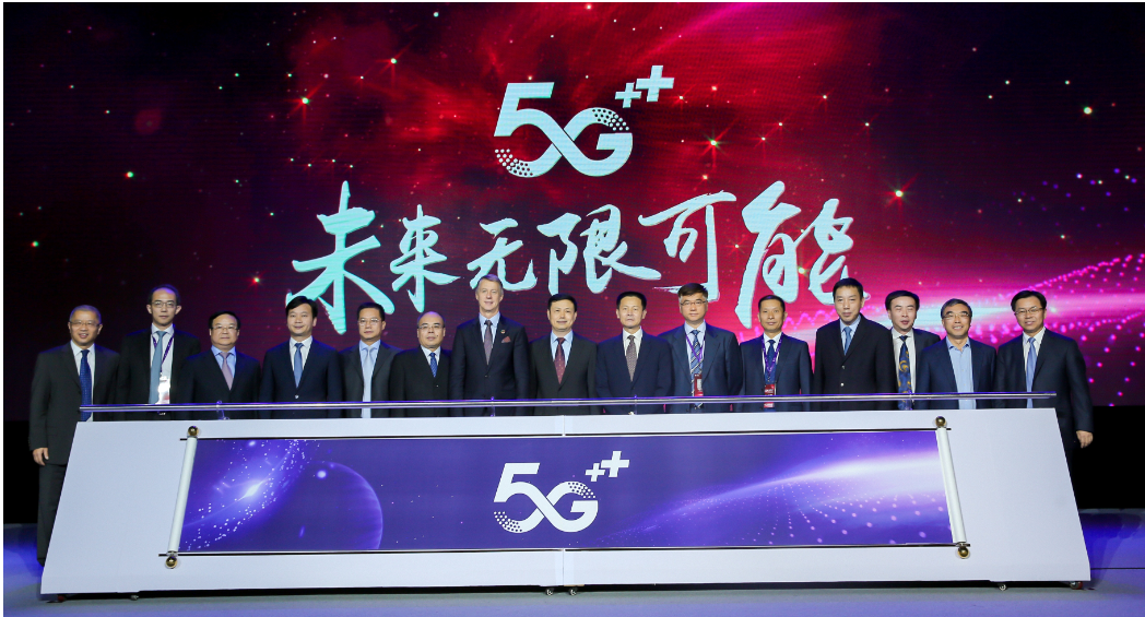 中国移动5g发布会全场高歌歌唱祖国引震撼